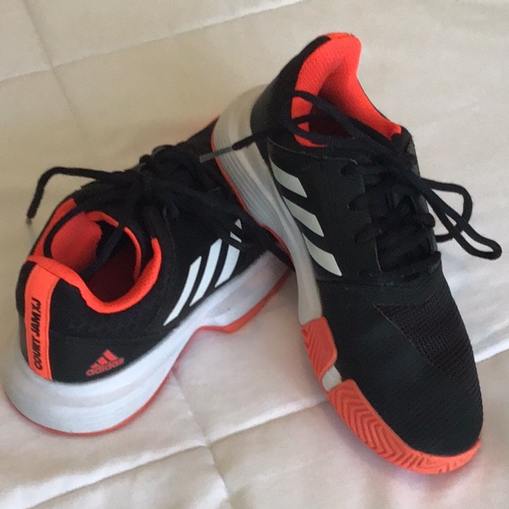 Adidas -  Kids Court Jam Shoes - Black and fluorescent orange